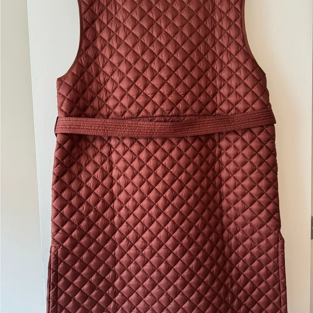 Quilted Sleeveless Knee-length Athleta Vest with Belt - Picture 5 of 5